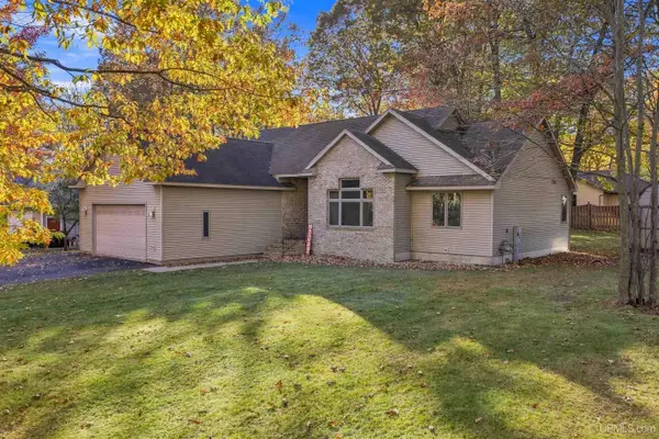 25 Sandy, Gladstone, MI 49837