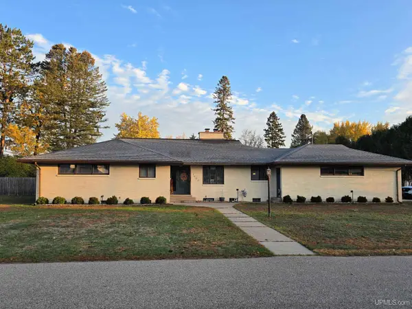 1400 W B, Iron Mountain, MI 49801