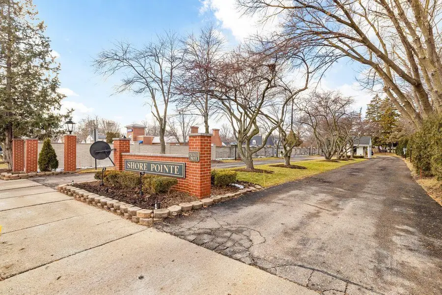 1965 Shorepointe, Grosse Pointe Woods, MI 48236 - #2