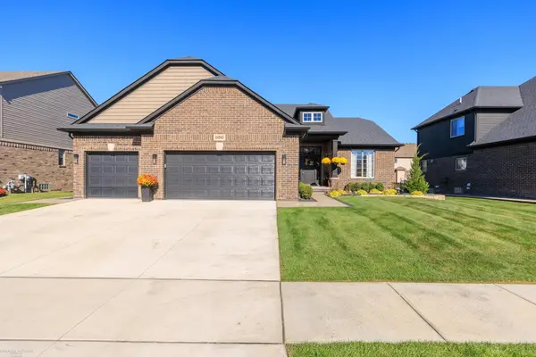 24543 Brookshire Dr, Macomb, MI 48042