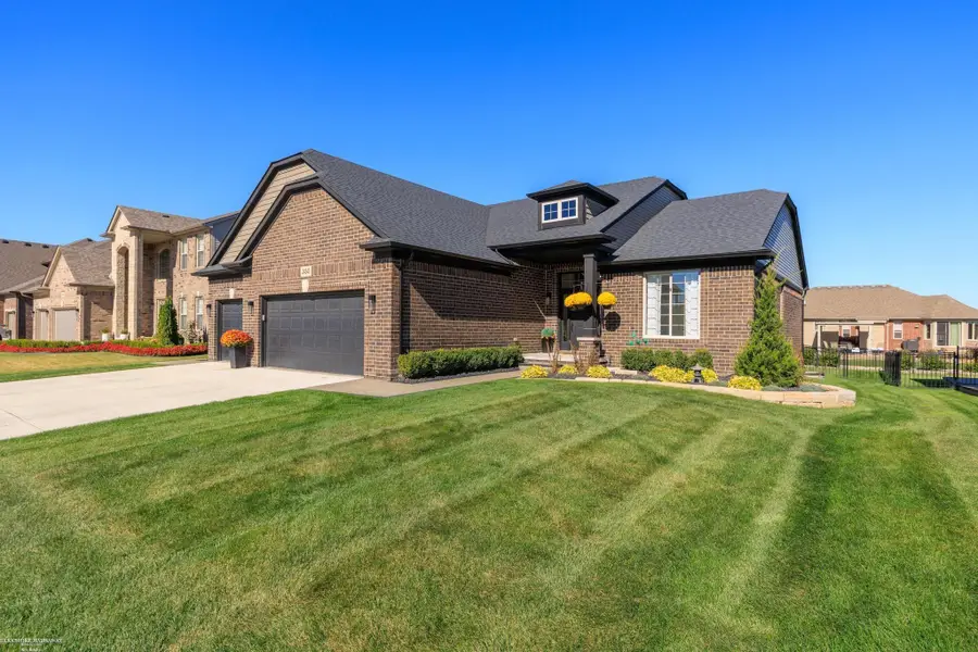 24543 Brookshire Dr, Macomb, MI 48042 - #3