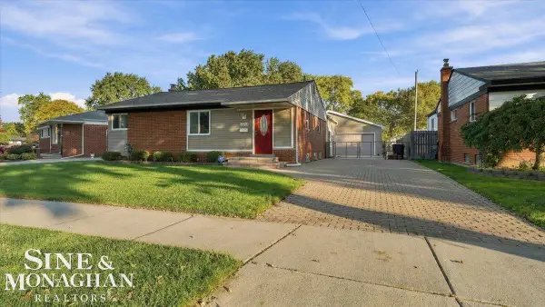 21213 Parkway, Saint Clair Shores, MI 48082