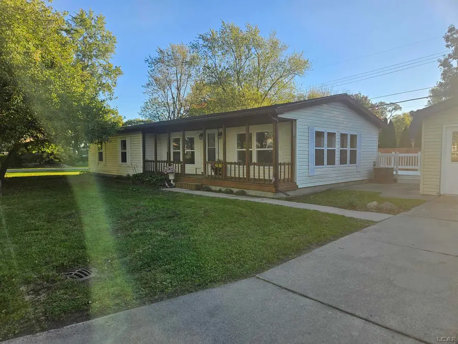 3562 Meadowcrest, Monroe, MI 48162 - #3