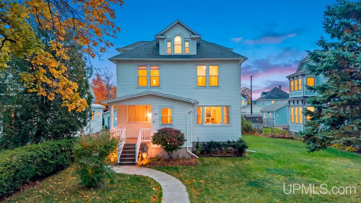 909 S 6th, Escanaba, MI 49829 - #1