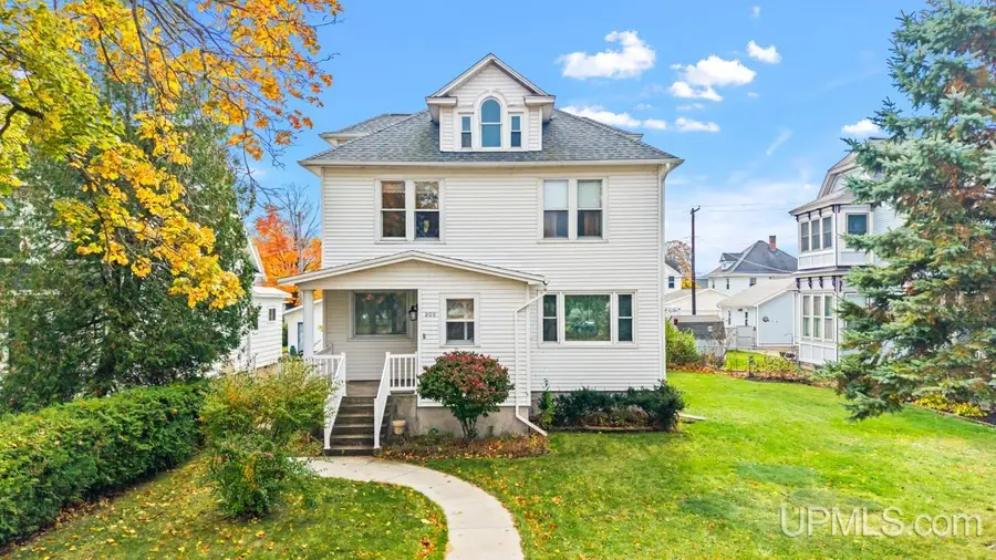 909 S 6th, Escanaba, MI 49829 - #3
