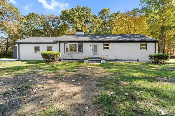 21215 Dickinson, New Boston, MI 48164