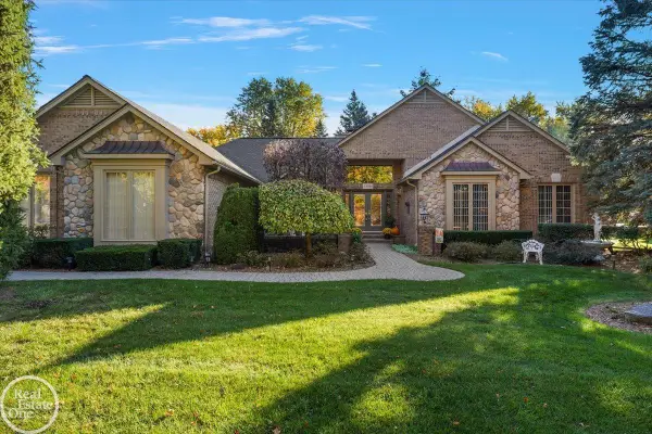 53086 Shanelle, Shelby Twp, MI 48315
