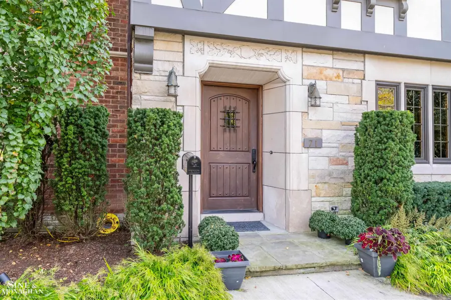 71 Lochmoor, Grosse Pointe Shores, MI 48236 - #2