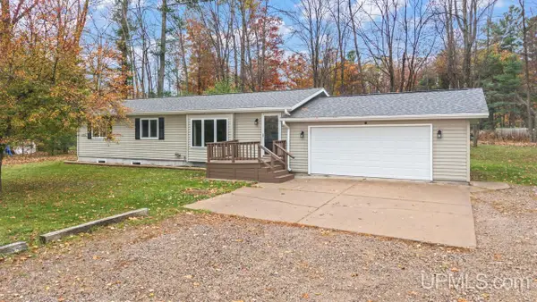N3881 Bass Lake, Iron Mountain, MI 49801