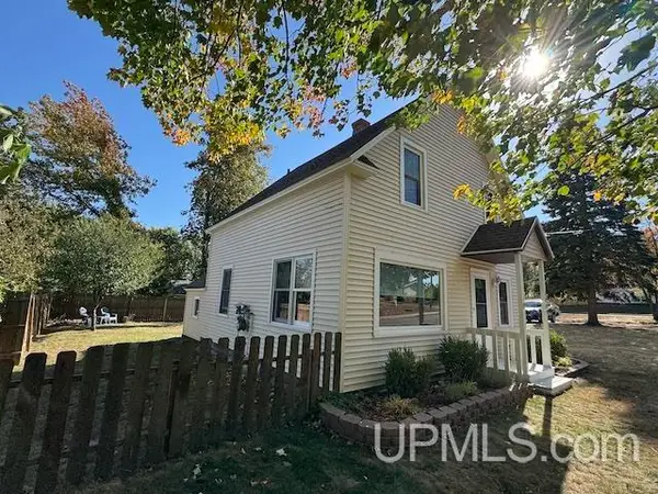 1003 Altamont, Marquette, MI 49855