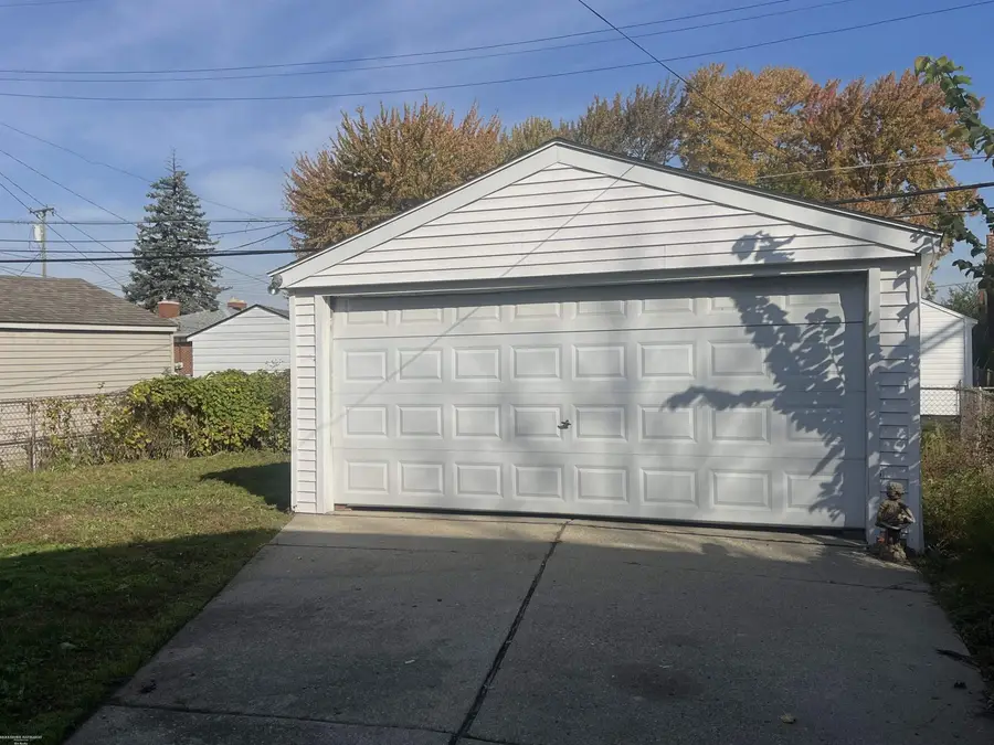 21529 Englehardt, Saint Clair Shores, MI 48080 - #3