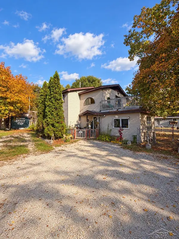 817 Centre, Traverse City, MI 49686