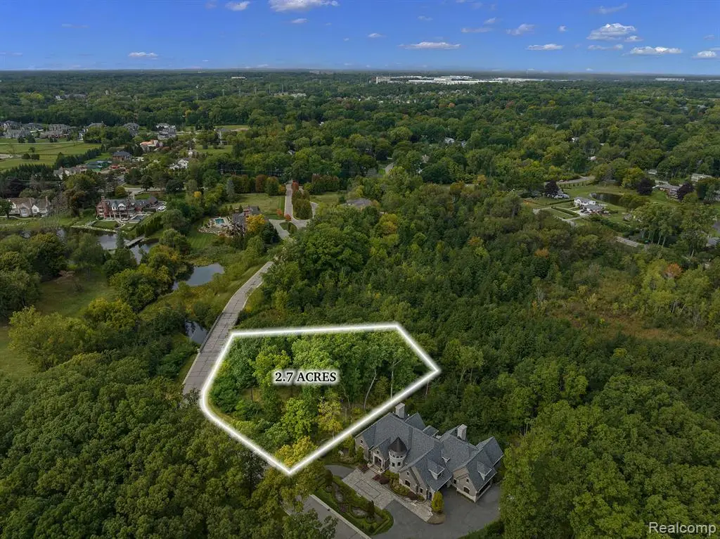 155 Bridgeview, Bloomfield Hills, MI 48304 - #1