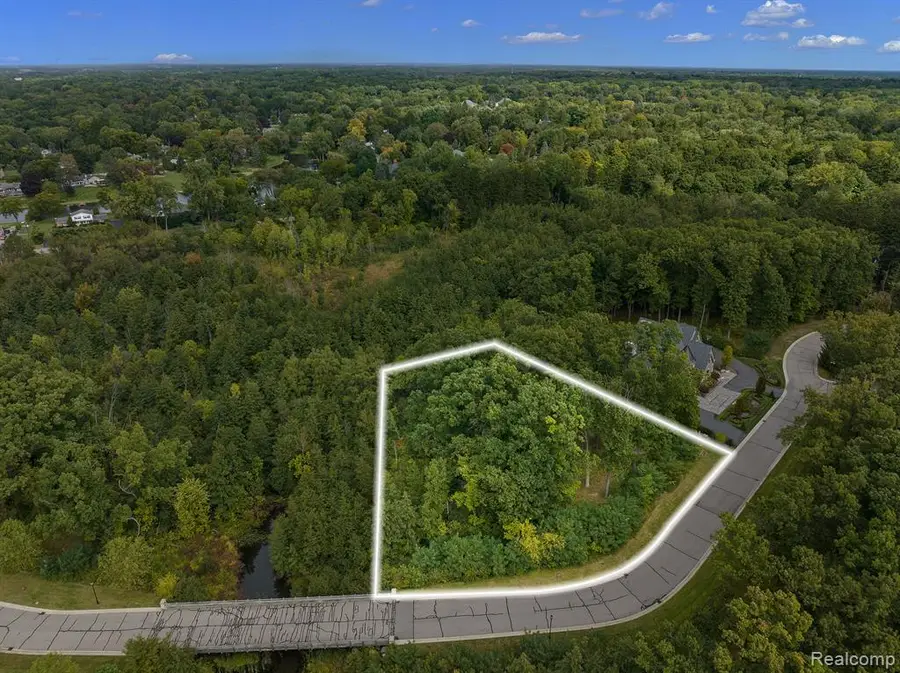 155 Bridgeview, Bloomfield Hills, MI 48304 - #2