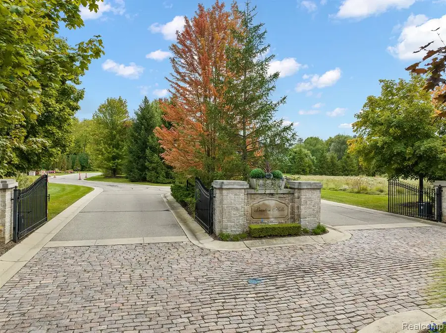 155 Bridgeview, Bloomfield Hills, MI 48304 - #3