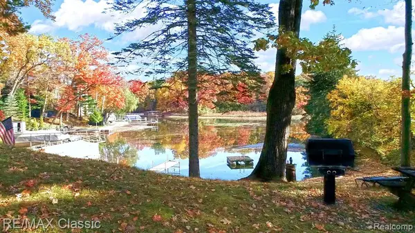 512 Fernhurst, Lake Orion, MI 