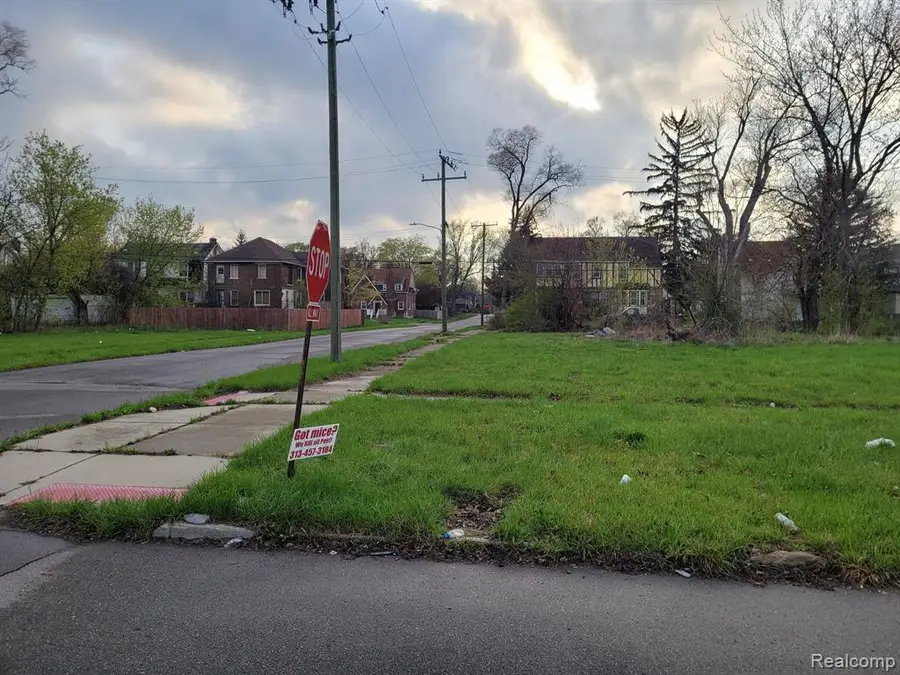 16801 Log Cabin, Highland Park, MI  - Image #2