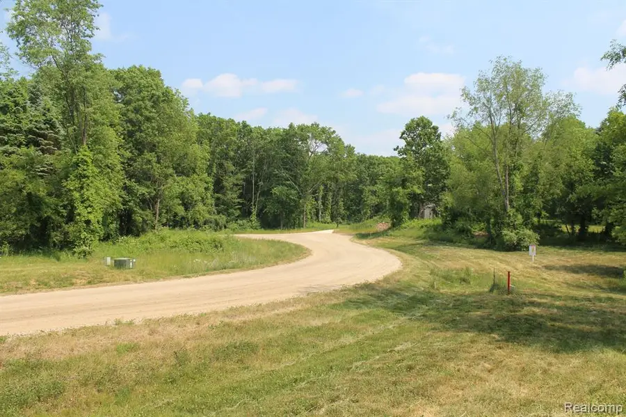 2722 Twin Oaks, Milford, MI 48381 - #2