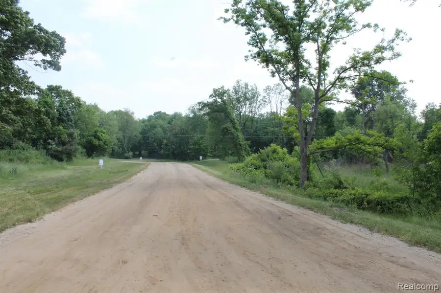 2722 Twin Oaks, Milford, MI 48381 - #3