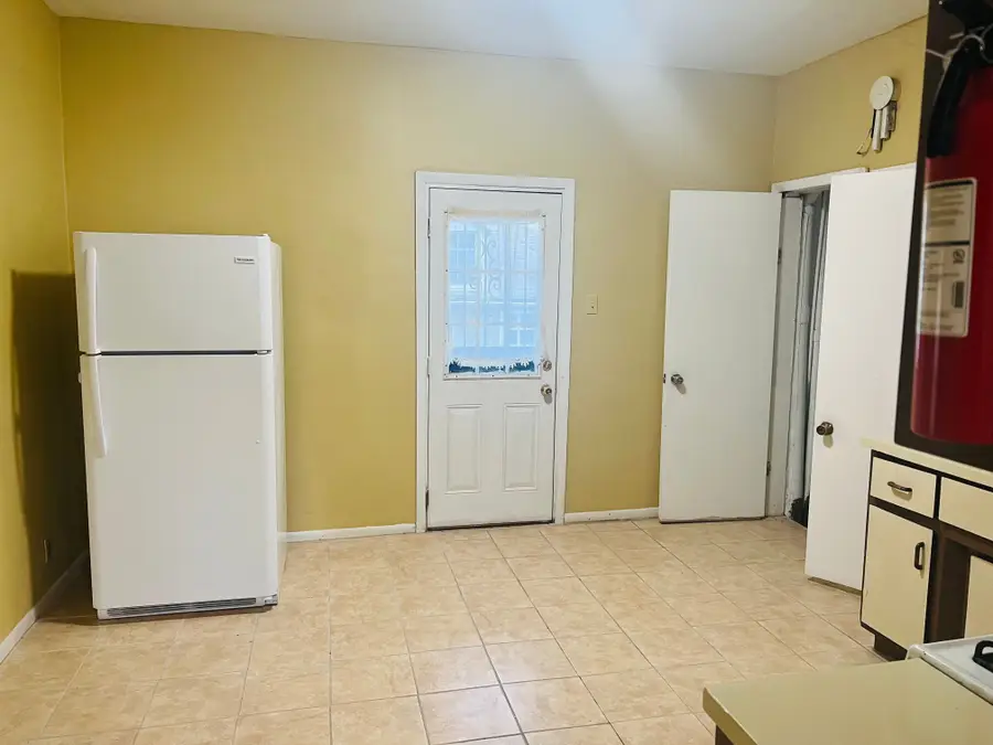 2436 Hewitt, Hamtramck, MI  - #2