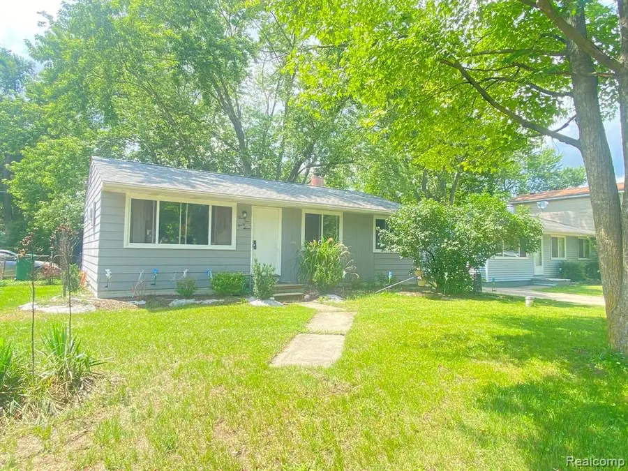 2997 Woodlawn, Commerce Township, MI  - Image #2