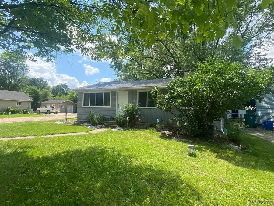2997 Woodlawn, Commerce Township, MI  - Image #3