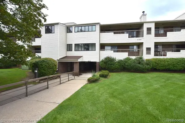 30414 Orchard Lake #13, Farmington Hills, MI 