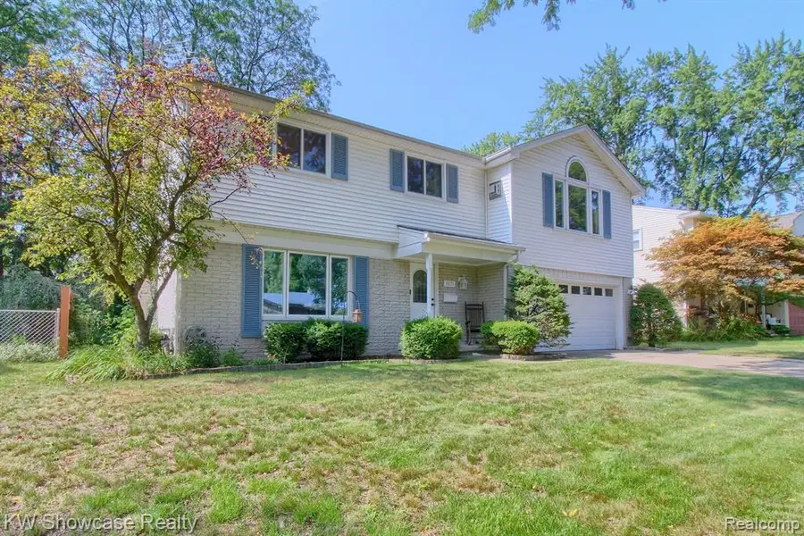 39175 Parkhurst, Livonia, MI  - Image #2