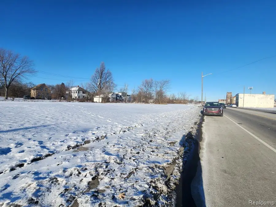 9325 Mack, Detroit, MI 48214 - #2