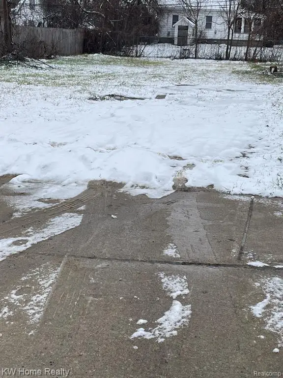 200 Cedardale, Pontiac, MI 48341