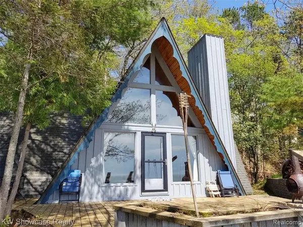 5146 Lower Shore, Harbor Springs, MI 