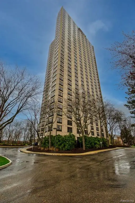 5000 Town #2205, Southfield, MI 48075 - #2