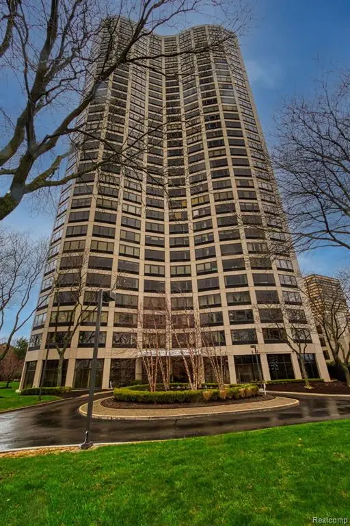 5000 Town #2205, Southfield, MI 48075 - #3