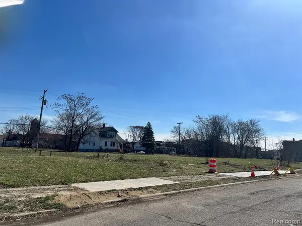 13242 Buffalo, Hamtramck, MI 48212