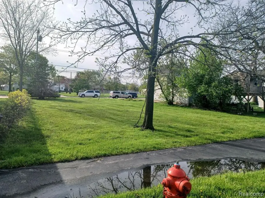 32338 Church, Rockwood, MI 48173 - #3