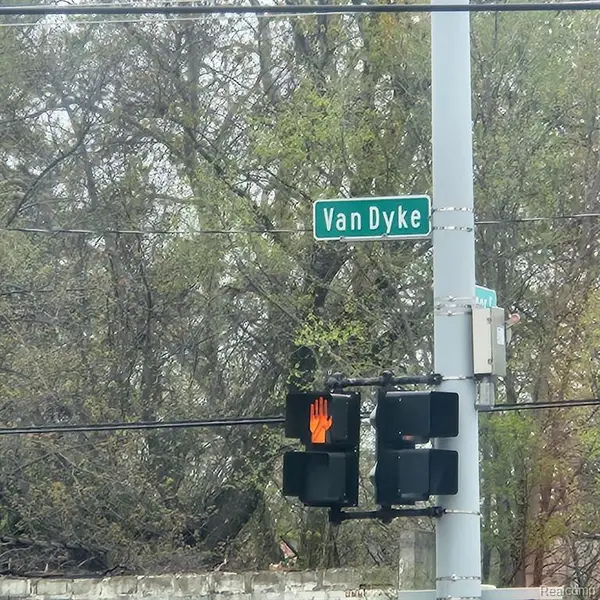 2489 Van Dyke, Detroit, MI 