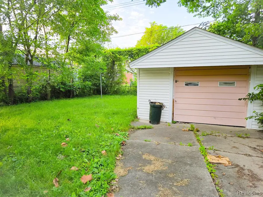 21225 Bournemouth, Harper Woods, MI  - Image #2