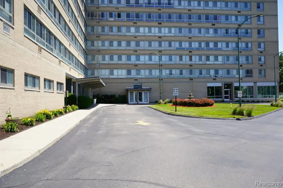 8900 E Jefferson #624, Detroit, MI  - Image #2