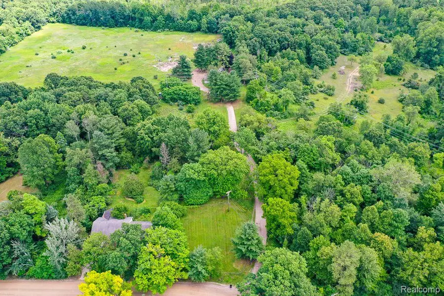 400 Coats, Lake Orion, MI  - Image #2