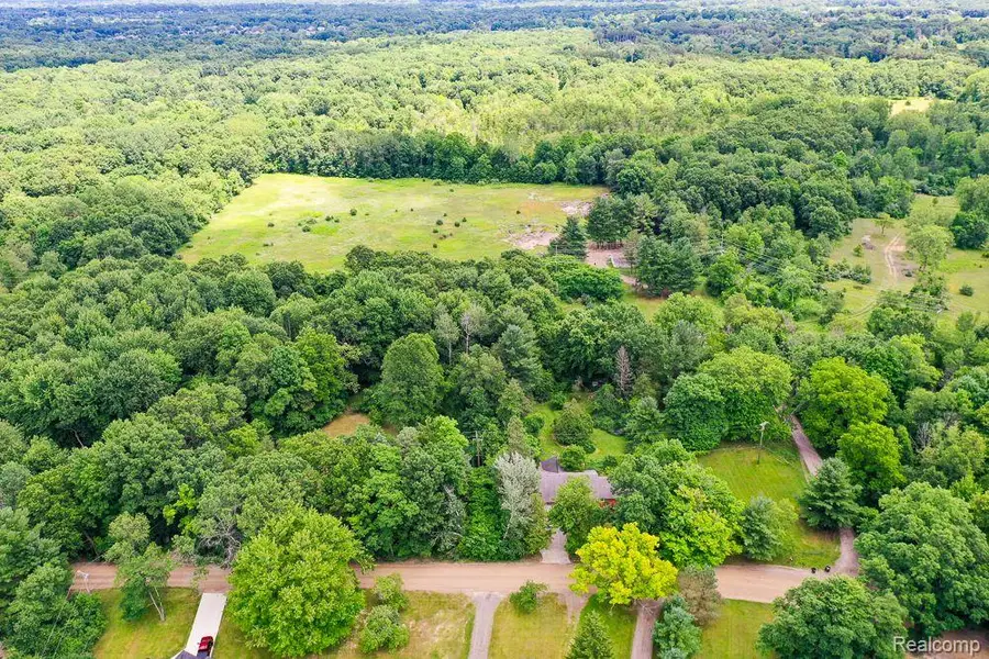 400 Coats, Lake Orion, MI  - Image #3