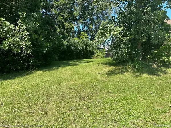 808 5th, Marysville, MI 48040