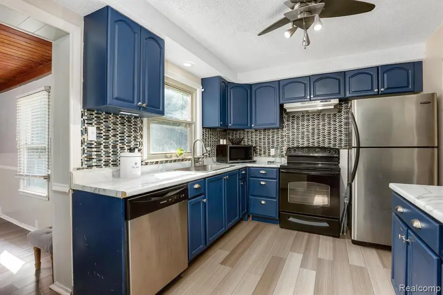 20432 Hunt Club, Harper Woods, MI  - Image #2