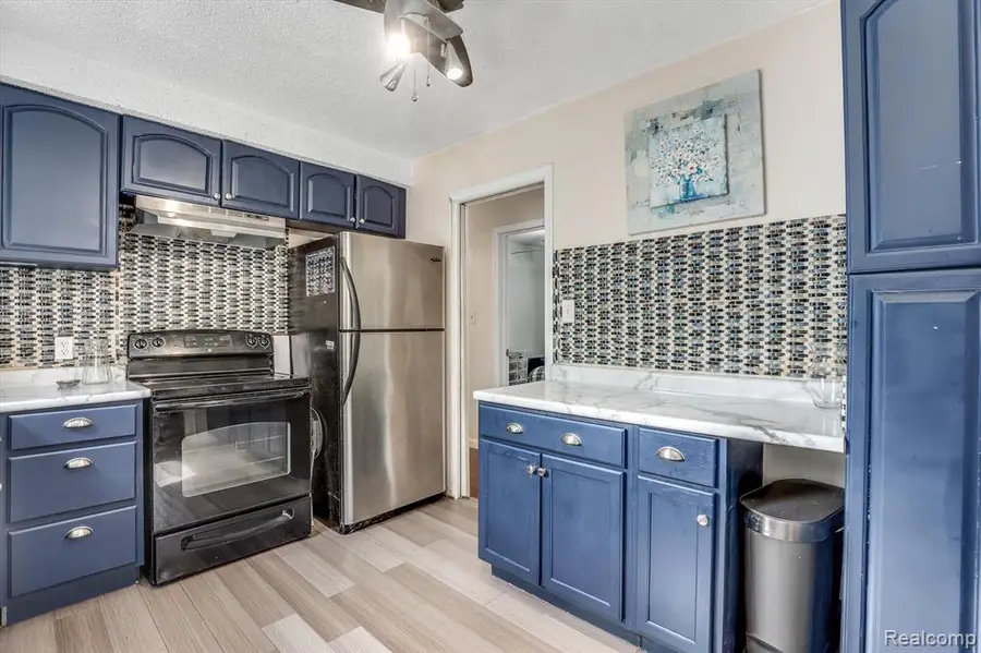 20432 Hunt Club, Harper Woods, MI  - Image #3