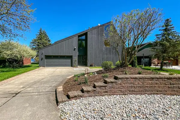 935 Stratton, Waterford, MI 48328