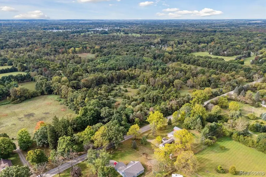 000 Swarthout Rd, Pinckney, MI 48169 - Image #2