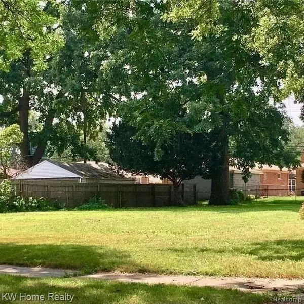 7246 Henry, Center Line, MI 