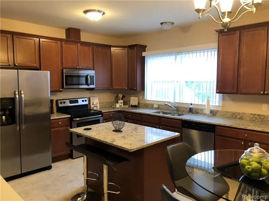 200-21 Sea Breeze, Detroit, MI 48214 - Image #2