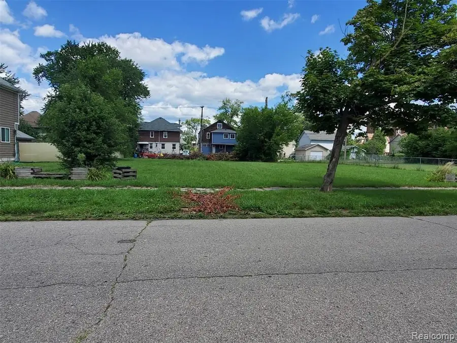 690 W Philadelphia, Detroit, MI 48202 - #2