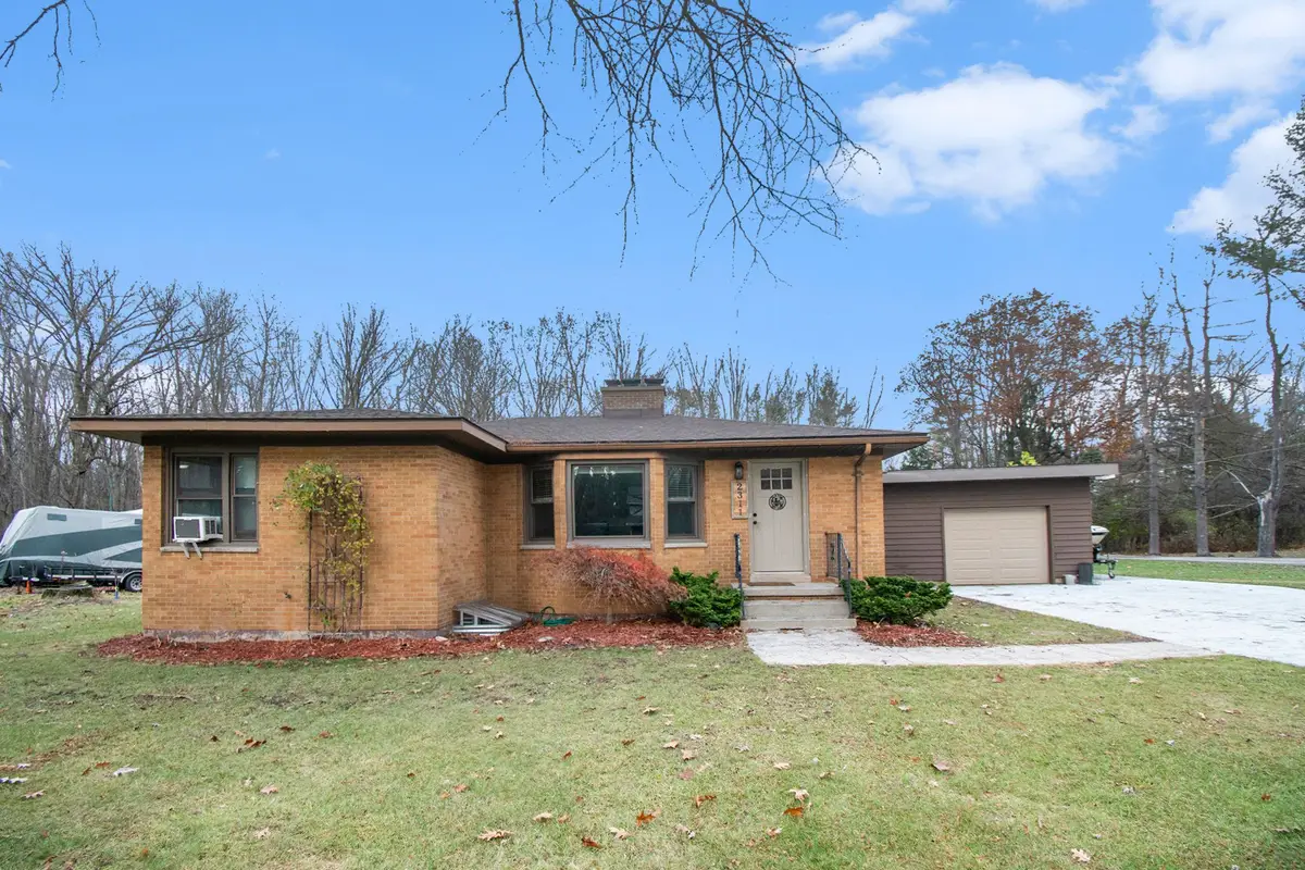 2311 E Ginter, Midland, MI 48640 - #1