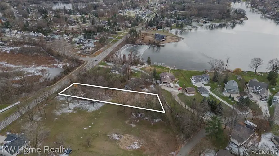 0000 Celia, Waterford, MI 48329 - #2